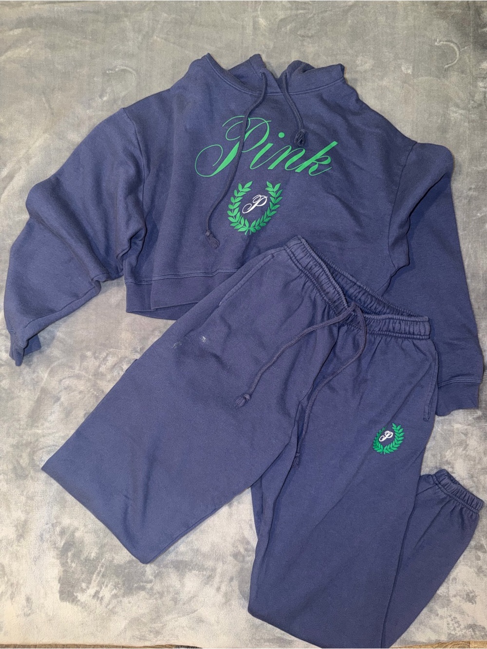 💙💚 PINK Cropped Hoodie & Jogger Set with Logo